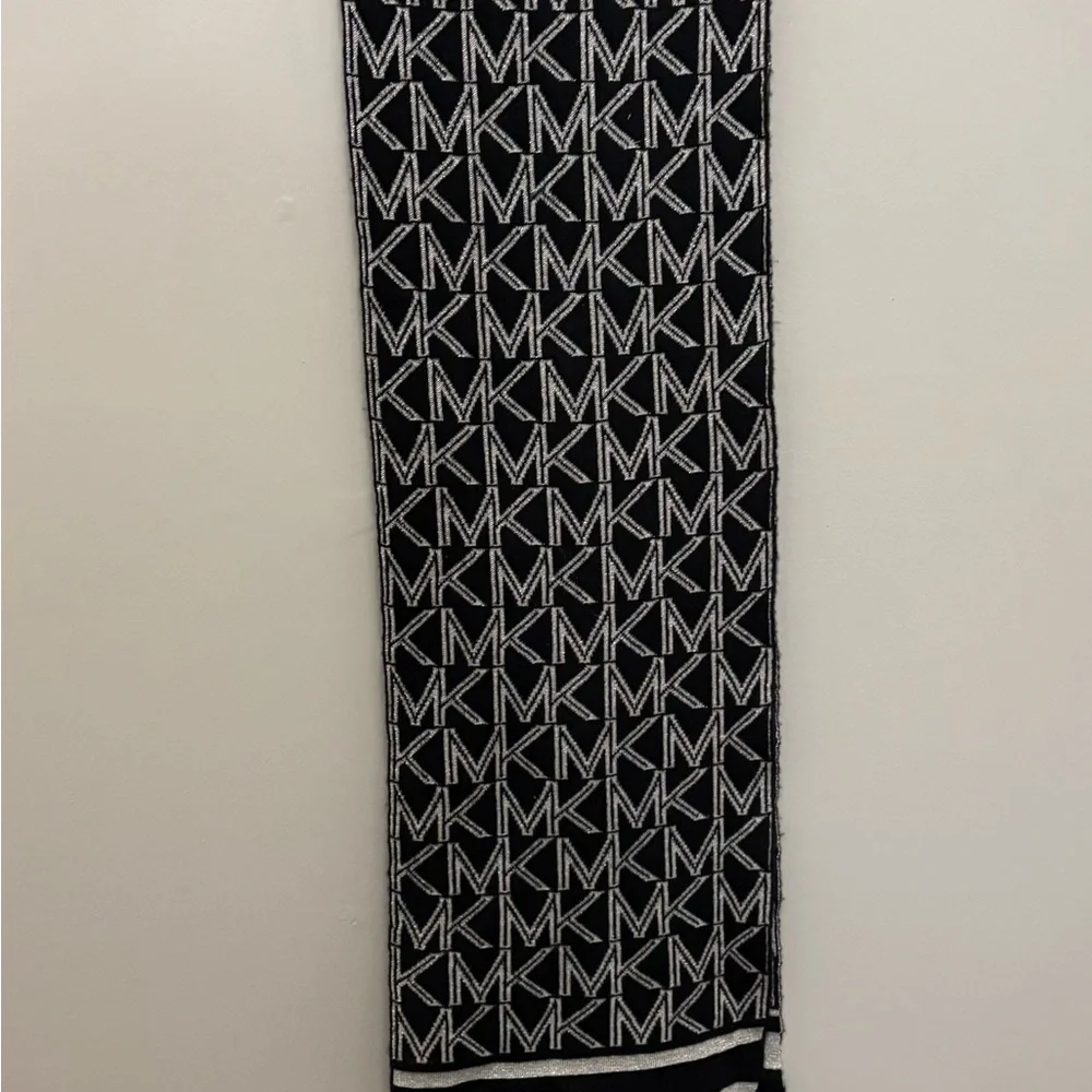 Michael Kors Monochrome Logo Scarf